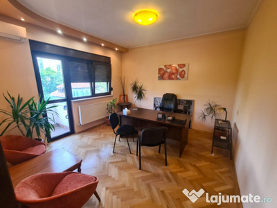 Apartament cu 5 camere pentru birouri în zona Cașin