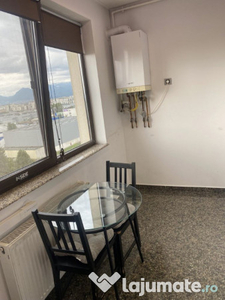 Apartament de 2 camere zona TRACTORUL,