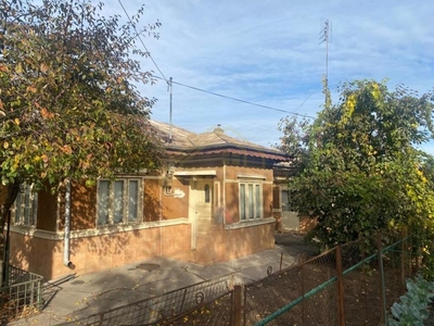 CASA BATRINEASCA CENTRU POPESTI-LEORDENI