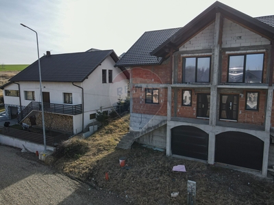 Casavila 5 camere vanzare in Suceava, Est