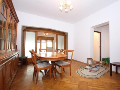 De vanzare apartament 3 camere Tunari Piata Romana