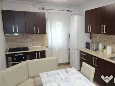 Inchiriez apartament 3 camere decomandat in Deva pe Liliacului, 2 bai,