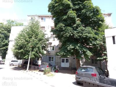 Apartament 3 camere , parter , liber