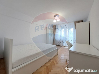 Apartament cu 3 camere de închiriat în zona Unirii