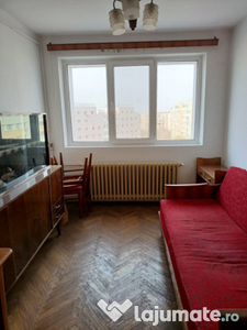 Apartament semidecomandat 3 camere Lujerului