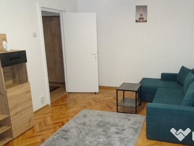 Inchiriez apartament 2 camere decomandat in Deva, zona I. Maniu