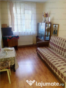 Apartament 3 camere decomandat - zona Noua