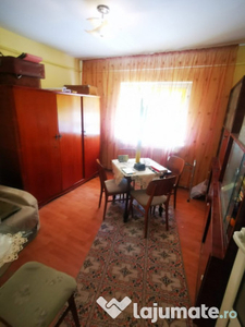 Apartament cu 3 camere, decomandat - Piata Centrala