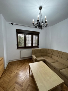 Apartament cu 4 camere, zona Piata Stefan,83 mp,parcare subterana si boxa