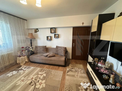 Apartament de 3 camere, etaj intermediar, zona Dispecer