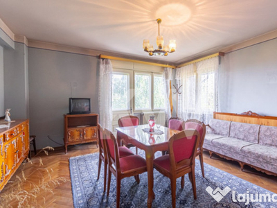 Apartament in casă, garaj, curte și priveliște spectaculo