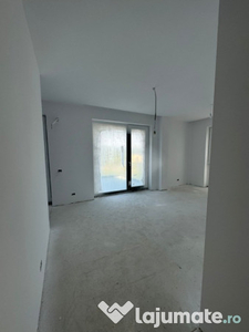 Apartament Modern cu Terasă Spațioasă:Confort pe Malul Lacului