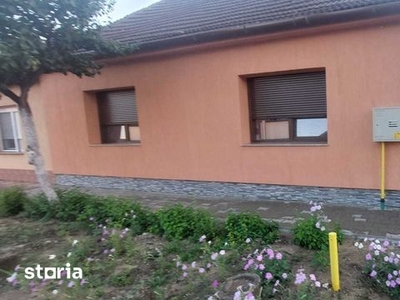 Bloc nou, apartament cu 3 camere + terasa + parcare, mobilat, 112 000€