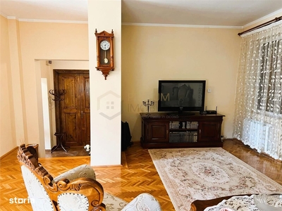 Apartament 3 cam parter, curte peste 100 mp, 2 locuri parcare incluse.