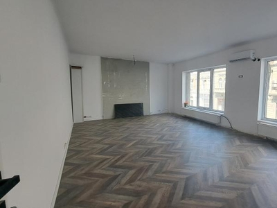 Universitate spatiu renovat complet, stradal, ideal birouri, 100mp