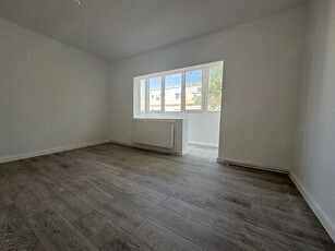 3 camere in Soarelui. Renovat. Centrala proprie. Etaj intermediar