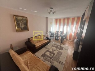 Apartament 2 camere decomandate, str. Republicii, nr. 27, Bacau