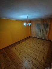 Apartament 2 camere, Str Dtru Petrescu 13 cu Mansarda .