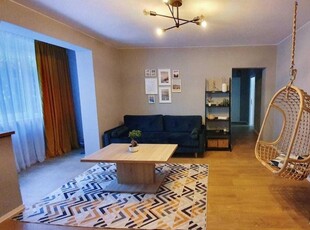 Apartament de 3 camere, zona Pajura