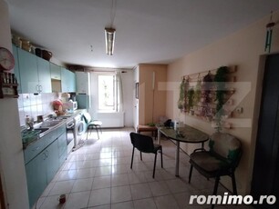 Apartament 3 camere, 70 mp, decomandat, zona Sud