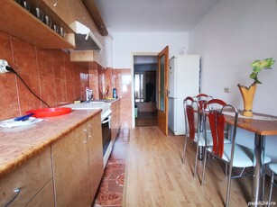 Apartament 3 camere, decomandat, 64 mp, etaj 3/4, Cetate!