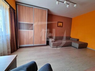 Apartament 3 camere, decomandat, 65 mp, 2 parcari, zona Siret Bistro