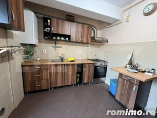 Apartament 3 camere, decomandat, 78 mp, 2 parcari subterane, boxa, zona Porii