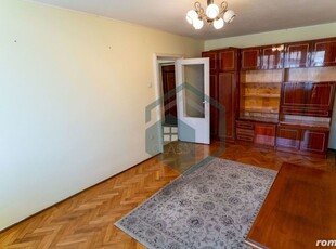 Apartament 3 camere decomandat, et. 9/10, bd. N. Balcescu, loc. Deva