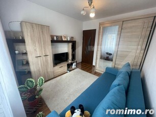 Apartament 3 camere, decomandat, zona 9Mai