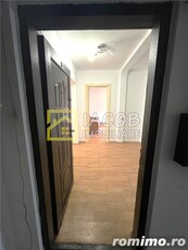 Apartament 3 camere decomandate, pretabil afacere, loc. Comanesti, jud. Bacau