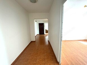 Apartament 3 camere et 3 decomandat cu suprafata de 65 mp