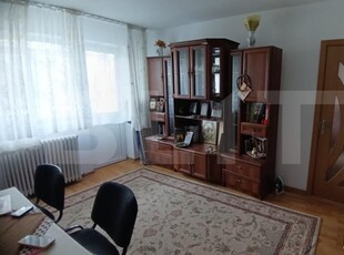 Apartament 3 camere, etaj 2, cetate