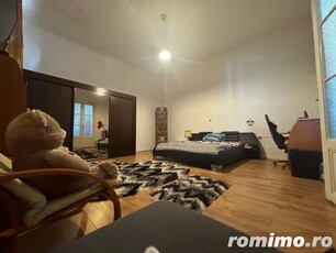 Apartament semidecomandat cu 3 camere, 116 mp utili, etaj 1/1, zona Sinaia