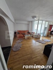 Apartament 3 camere, semidecomandat, zona 8 Mai