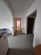 Apartament 3 camere zona Calea Dumbrăvii