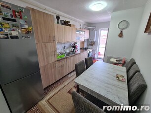 Apartament 3 dormitoare, 2 bai, etaj intermediar, zona Eroilor