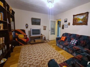 Apartament 4 camere 2 bai decomandat etaj 3 zona Liliacului