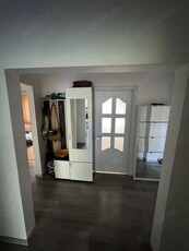 Apartament 4 camere bloc de caramida etaj 3 zona Sagului