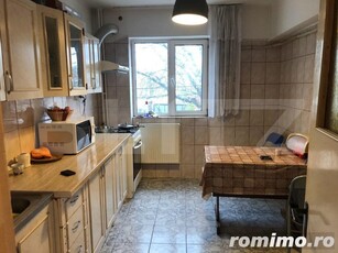 Apartament 4 camere, decomandat,90mp,Bulevardul Bucuresti