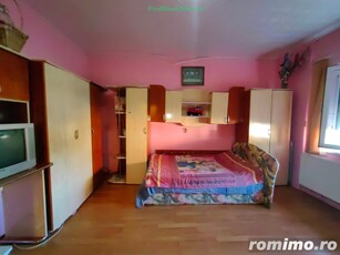 Apartament cu 2 dormitoare la casa pe strada Andrei Saguna