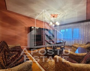 Apartament cu 3 camere, 2 bai, etaj intermediar, zona Lipovei