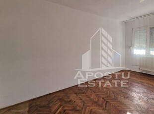 Apartament cu 3 camere, centrala proprie, zona Circumvalatiunii