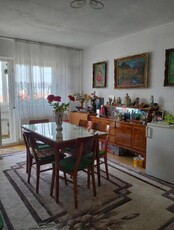 apartament cu 3 camere de vânzare