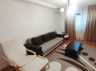 Apartament cu 3 camere, decomandat, etajul 1/4, 65mp utili, zona Lipovei