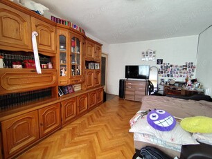 Apartament cu 3 camere decomandate