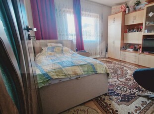 Apartament cu 3 dormitoare, 74mp, 2 balcoane, parcare, zona Lidl