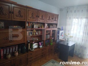 Apartament cu 4 camere, in zona Lipovei