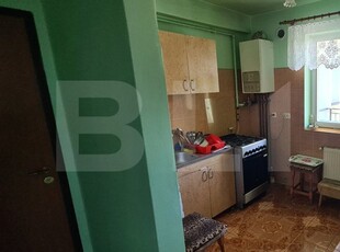 Apartament cu doua camere, parcare privata cu bariera si cf