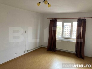 Apartament de 2 camere decomandat, 49 mp, zona liceului Ecateriana Teodoroiu