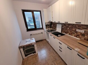 Apartament de 2 camere decomandat, 57 mp, parcare, boxa, zona Subcetate